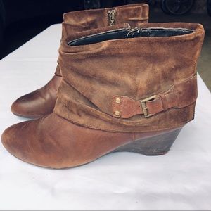 Clark’s brown leather ankle boots size 12